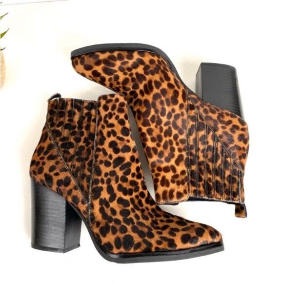 Marc Fisher Alva leopard print Calf Hair Booties 7 New - Picture 2 of 7